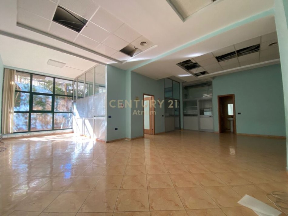 Tirane, jap me qera ambjent biznesi Kati 0, 243 m² 5.500 € (Radio Televizioni Shqiptar)
