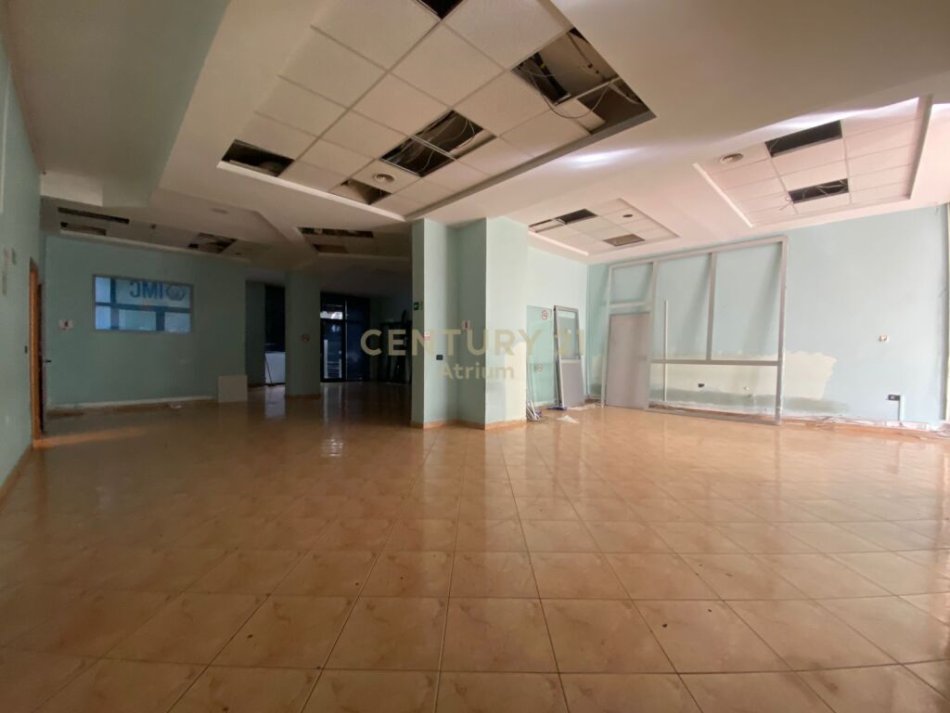 Tirane, jap me qera ambjent biznesi Kati 0, 243 m² 5.500 € (Radio Televizioni Shqiptar)