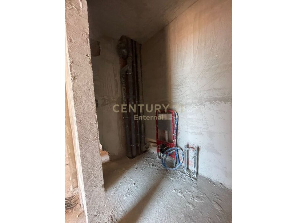 Tirane, shes apartament 2+1+2+ Post Parkimi , 95 m² 275.000 € (Komuna e Parisit)