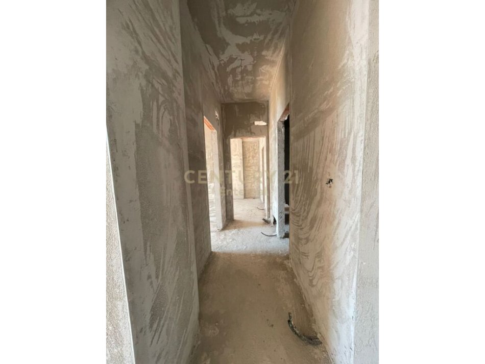 Tirane, shes apartament 2+1+2+ Post Parkimi , 95 m² 275.000 € (Komuna e Parisit)