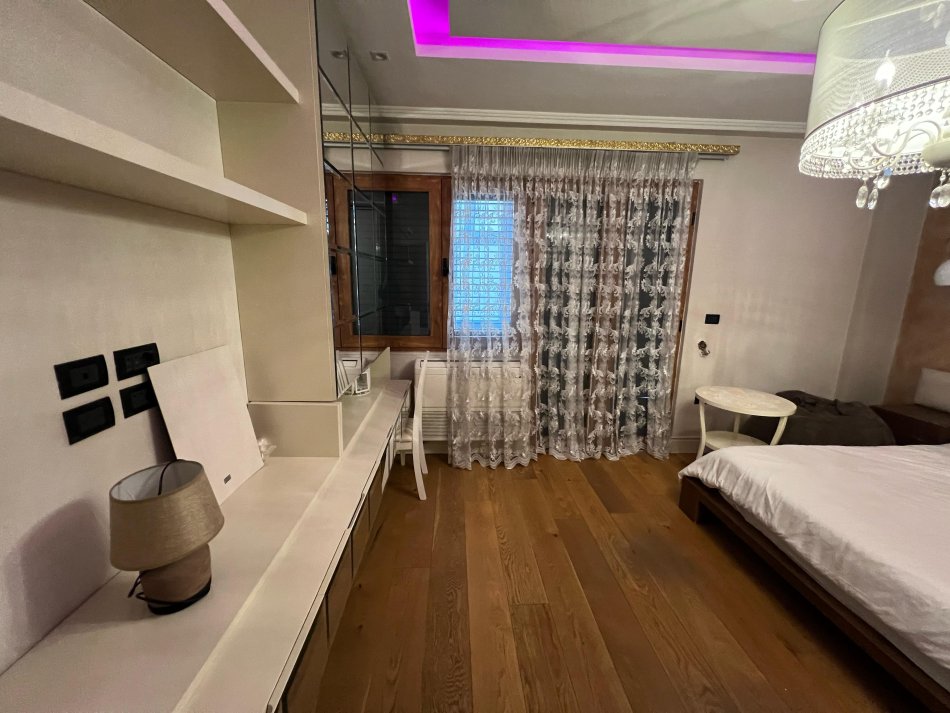 Tirane, shitet apartament 3+1+Ballkon Kati 5, 129 m² 175.000 € (Astir, Bar Artisti)
