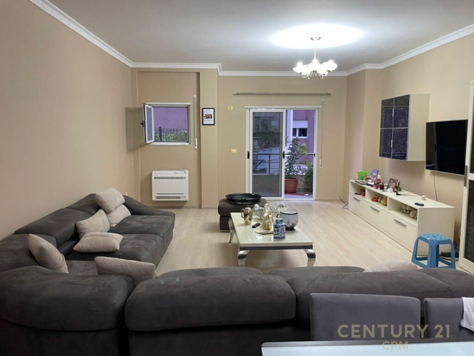 Tirane, shitet apartament 2+1 Kati 2, 136 m² 245.000 € (liqeni i tiranes)
