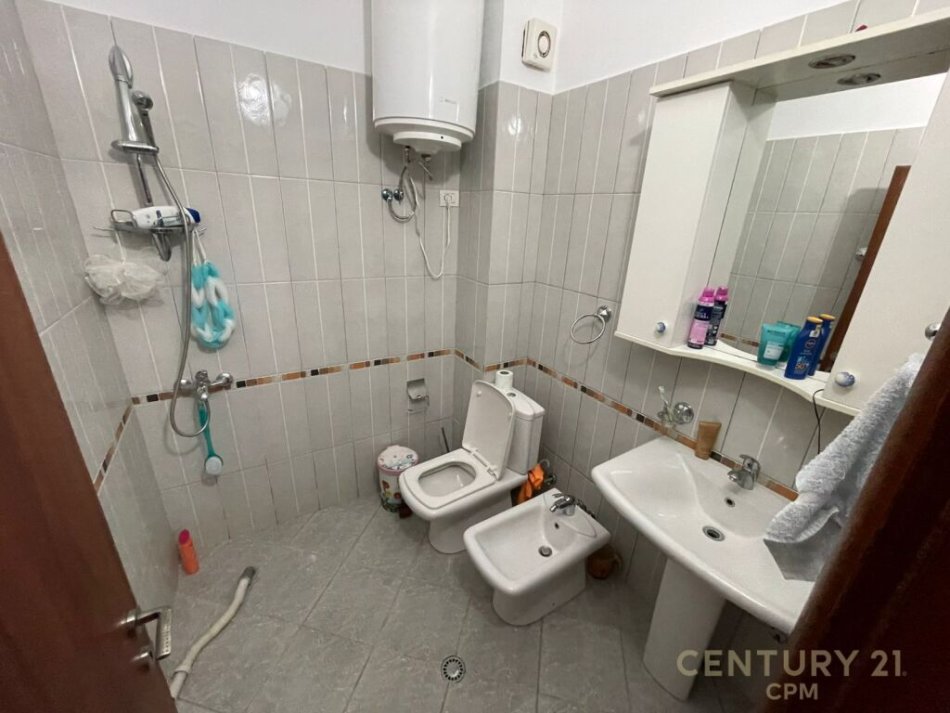 Tirane, shes apartament 2+1+2+Ballkon , 136 m² 245.000 € (Liqeni i Tiranës)