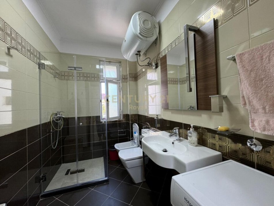 Tirane, jepet me qera apartament 1+1 Kati 3, 74 m² 700 € (ambasada amerikane)