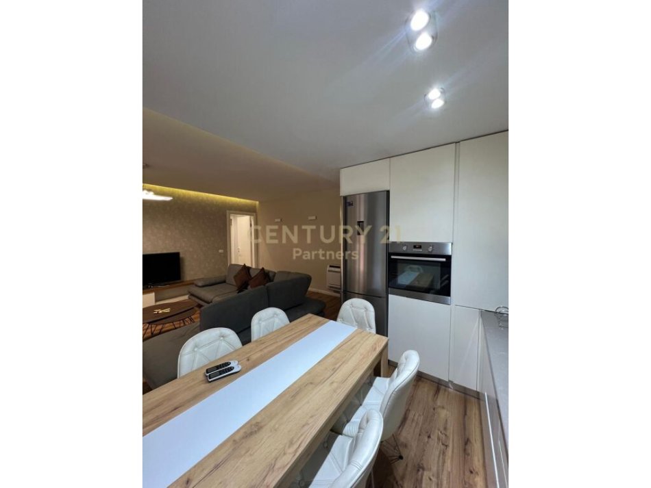 Tirane, jepet me qera apartament 2+1 Kati 2, 109 m² 1.000 € (rruga e kavajes)