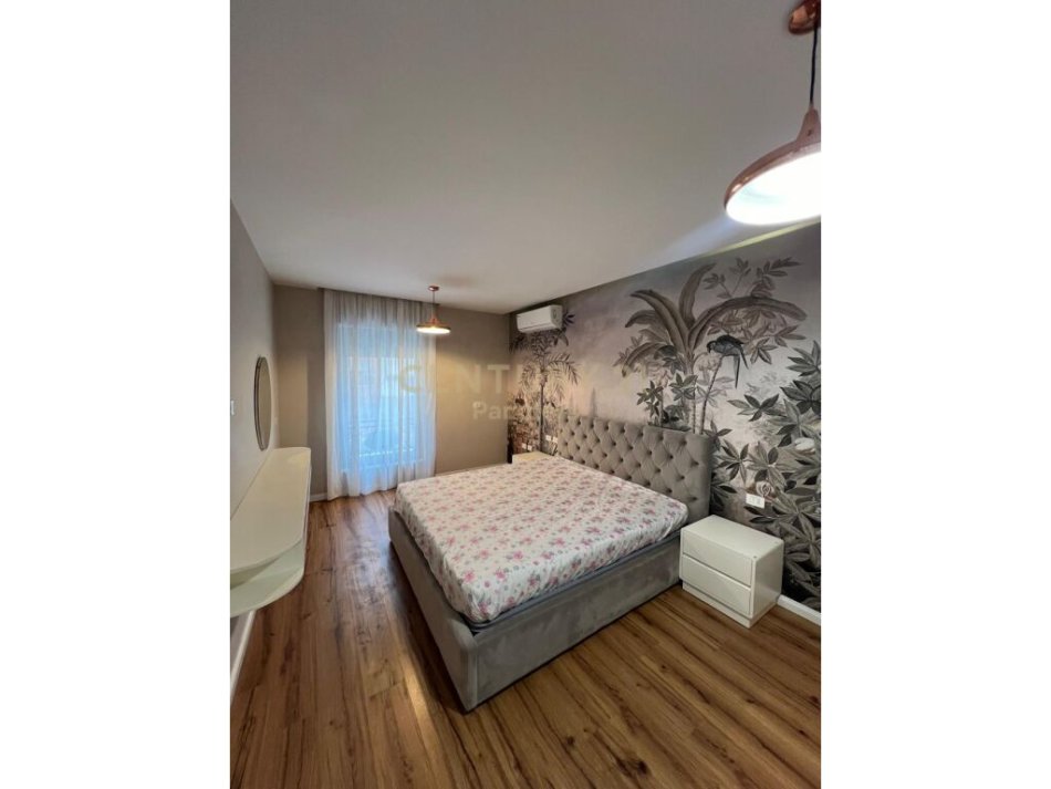 Tirane, jepet me qera apartament 2+1 Kati 2, 109 m² 1.000 € (rruga e kavajes)