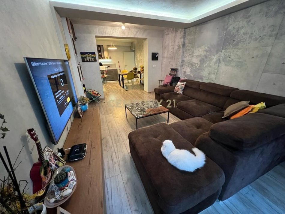 Tirane, shes apartament 1+1 , 70 m² 200.000 € (Myslym Shyri)