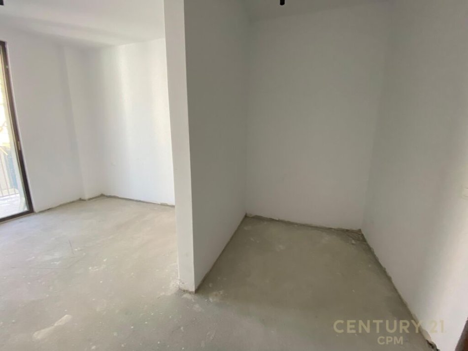 Tirane, jap me qera ambjent biznesi , 148 m² 1.700 € (Rruga e Kosovarëve)