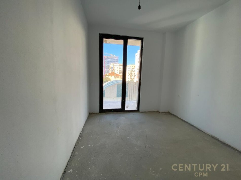 Tirane, jap me qera ambjent biznesi , 148 m² 1.700 € (Rruga e Kosovarëve)