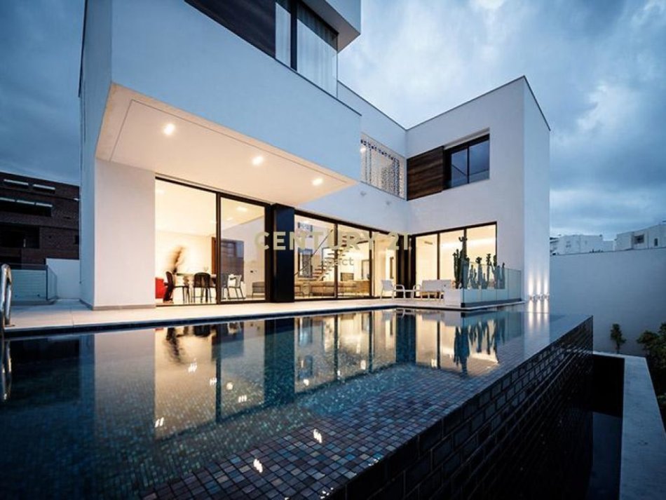 Durres, shes Vile 3+1 Kati 1, 700.000 € 