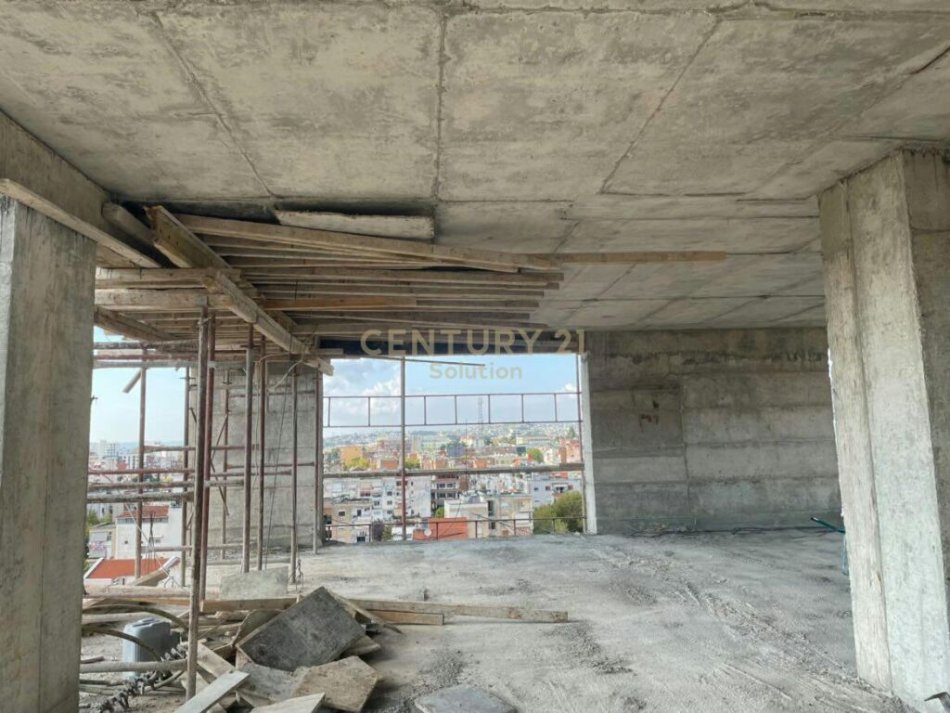 Tirane, shitet apartament 2+1 Kati 9, 91 m² 157.500 € (xhamllik)