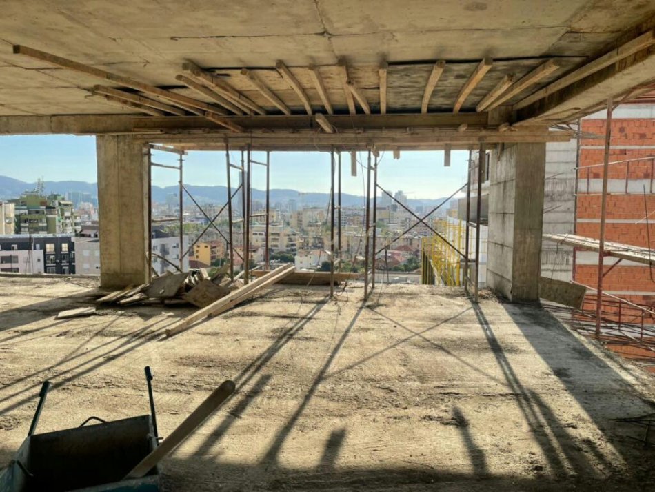 Tirane, shitet apartament 2+1 Kati 9, 91 m² 157.500 € (xhamllik)