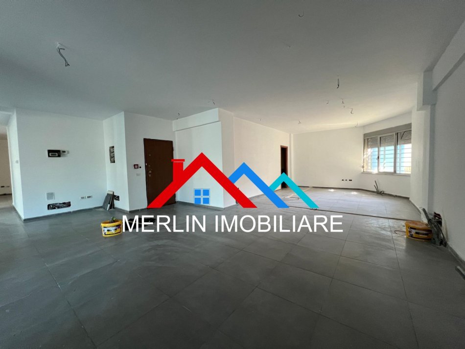 Tirane, jepet me qera ambjent biznesi Kati 2, 300 m² 3.300 € (Rruga e Dibres)