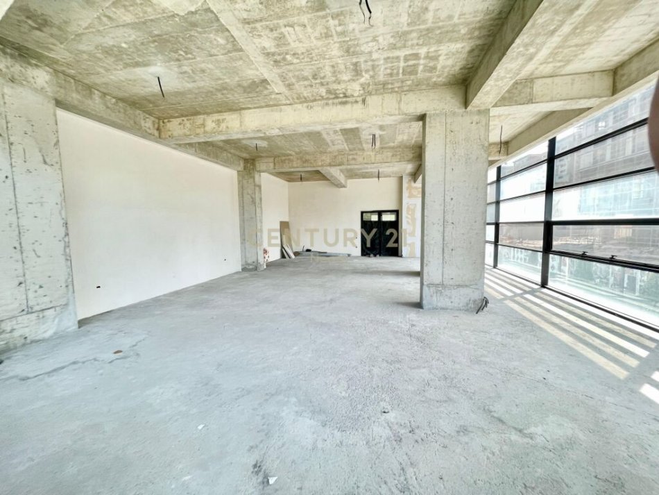 Tirane, jap me qera ambjent biznesi , 170 m² 2.200 € (Rruga e Kavajës)