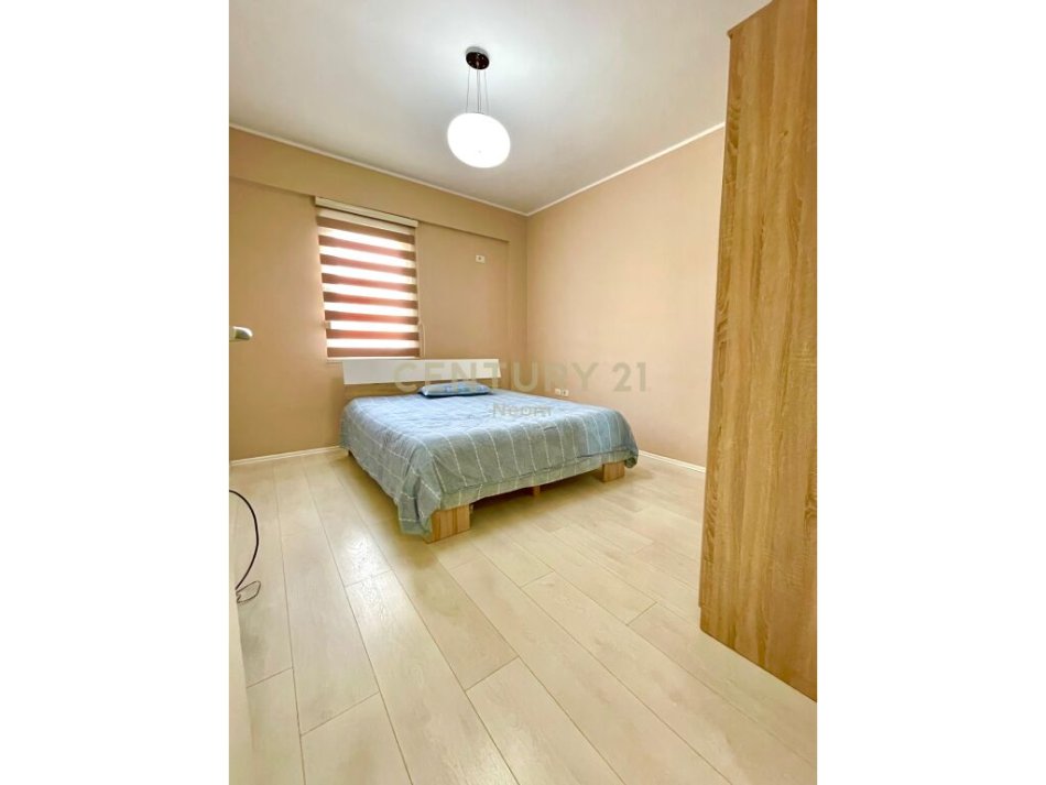 Tirane, jap me qera apartament 3+1+2+PARKIM+Ballkon , 175 m² 1.300 € (Liqeni i Thatë)