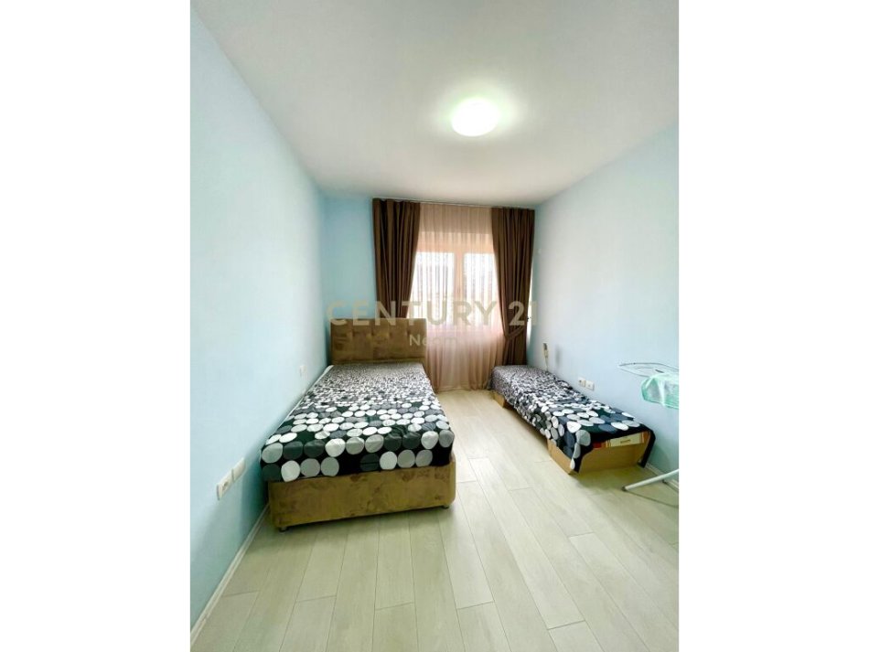 Tirane, jap me qera apartament 3+1+2+PARKIM+Ballkon , 175 m² 1.300 € (Liqeni i Thatë)