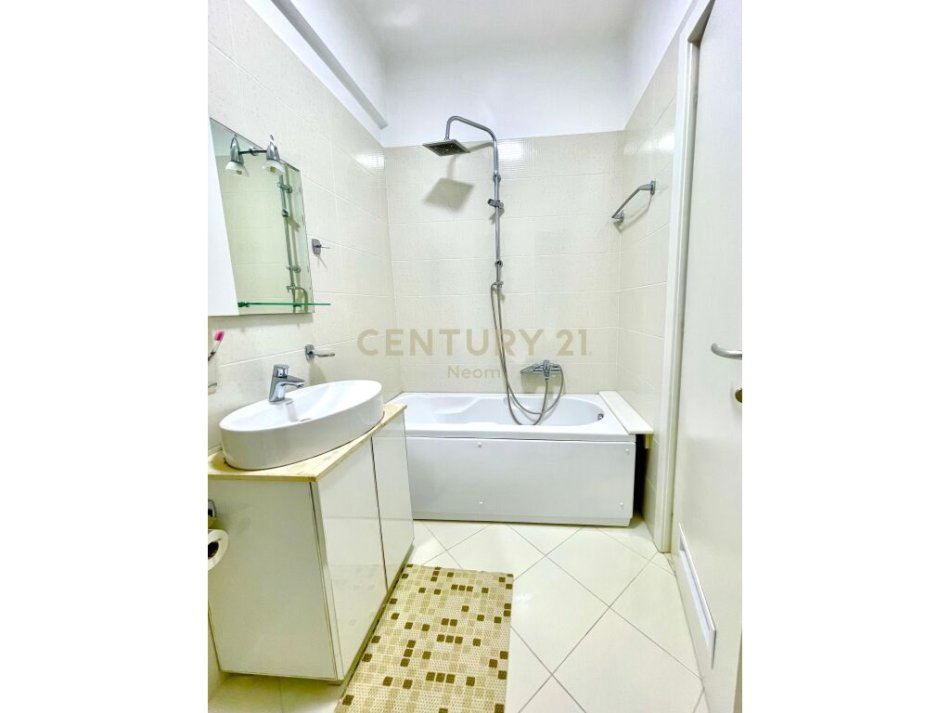 Tirane, jap me qera apartament 3+1+2+PARKIM+Ballkon , 175 m² 1.300 € (Liqeni i Thatë)
