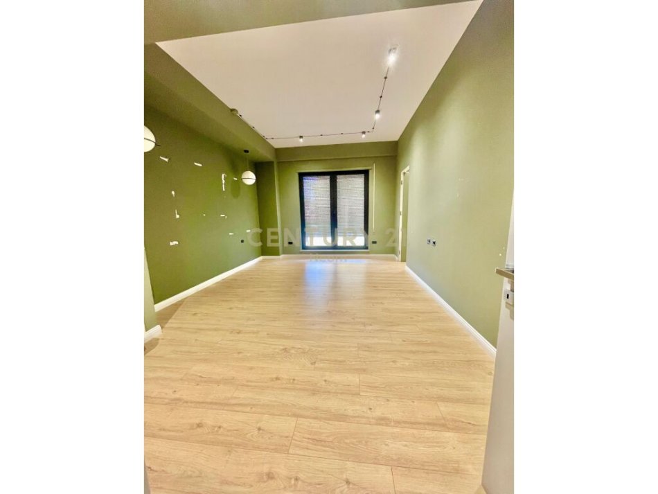 Tirane, jap me qera ambjent biznesi , 363 m² 2.300 € (Stadiumi Dinamo)