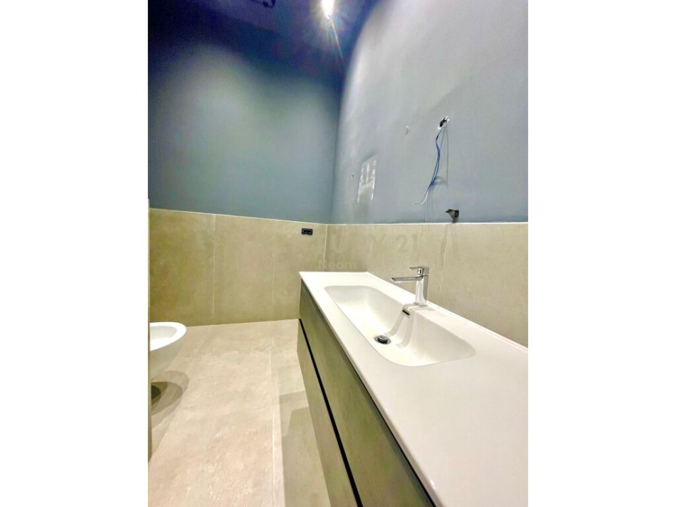 Tirane, jap me qera ambjent biznesi , 363 m² 2.300 € (Stadiumi Dinamo)