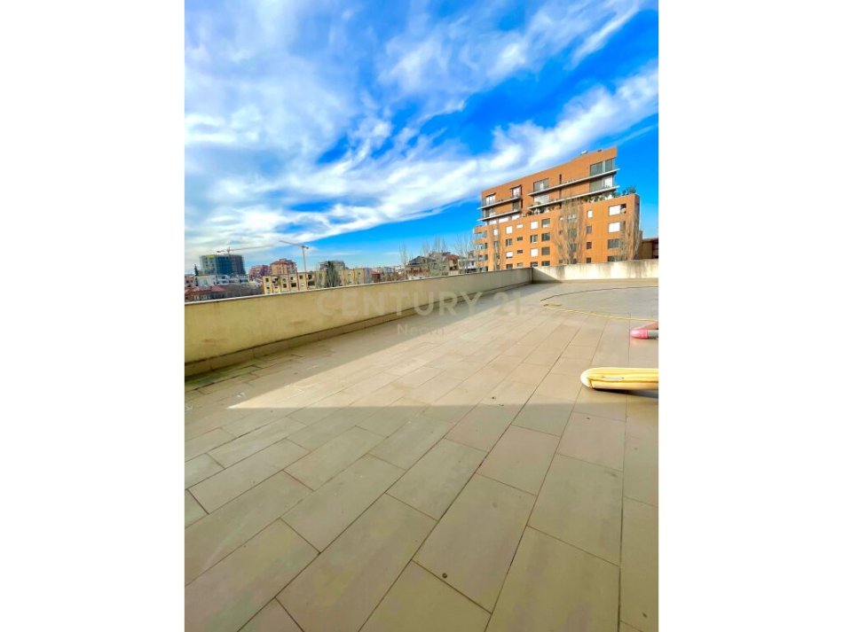 Tirane, jap me qera ambjent biznesi , 363 m² 2.300 € (Stadiumi Dinamo)