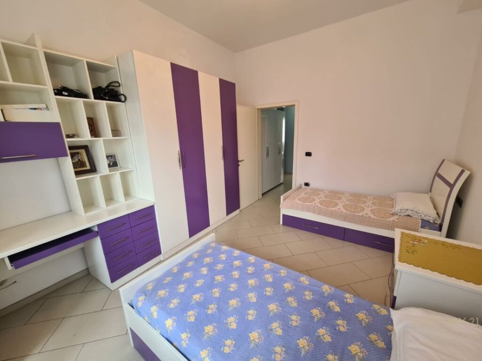 Tirane, jepet me qera apartament 2+1 Kati 2, 107 m² 650 € (selvia)