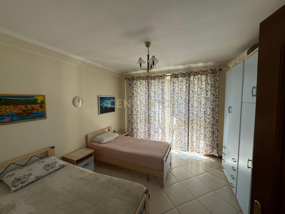 Tirane, jepet me qera apartament 3+1 Kati 7, 330.000 € (komuna e parisit)