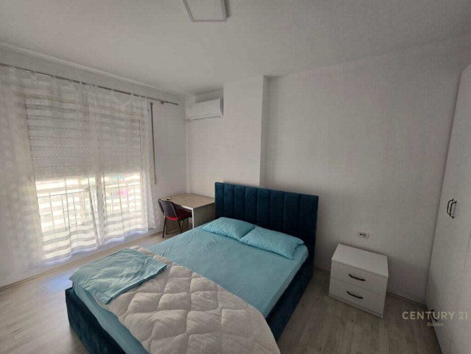 Tirane, jepet me qera apartament 3+1 Kati 4, 120 m² 700 € (don bosko)