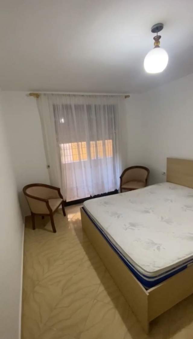 Tirane, jepet me qera apartament 1+1+BLK Kati 1, 60 m² 350 Euro (rruga Riza Cerova)