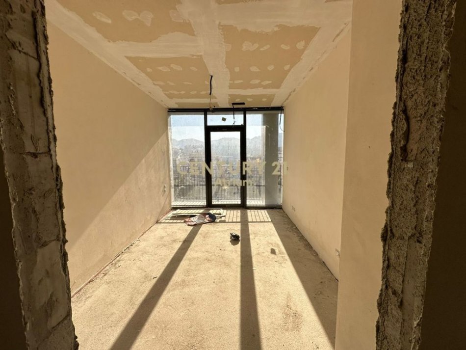 Tirane, shes apartament 3+1+3 , 200 m² 500.000 € (Liqeni i Tiranës)