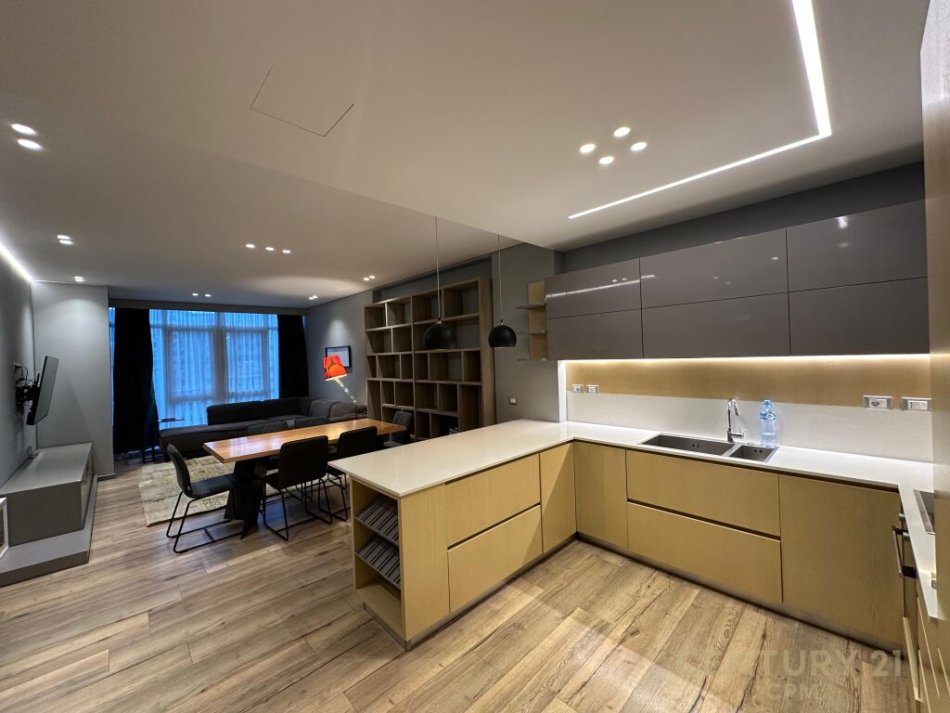 Tirane, jap me qera apartament 2+1+2+POST PARKIMI , 110 m² 1.100 € (Komuna e Parisit)