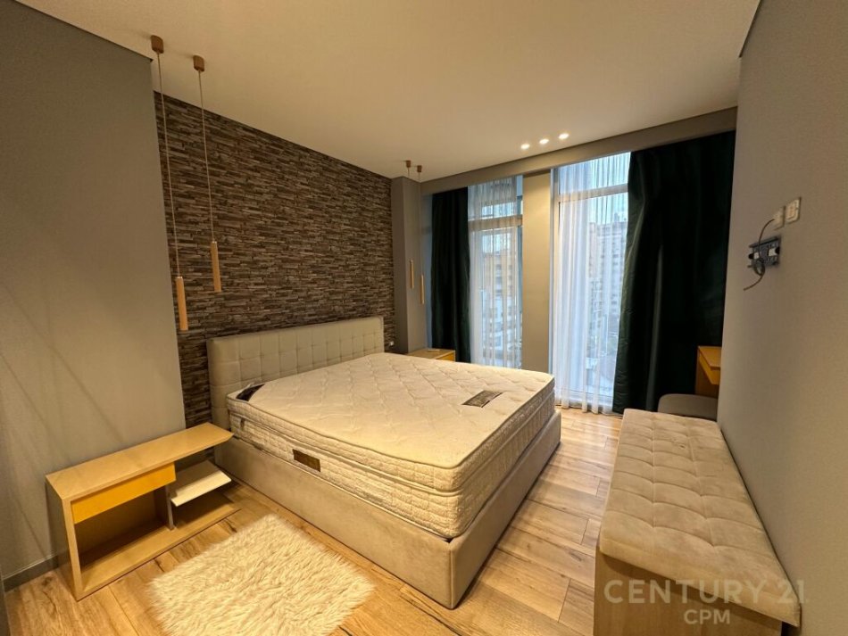 Tirane, jap me qera apartament 2+1+2+POST PARKIMI , 110 m² 1.100 € (Komuna e Parisit)