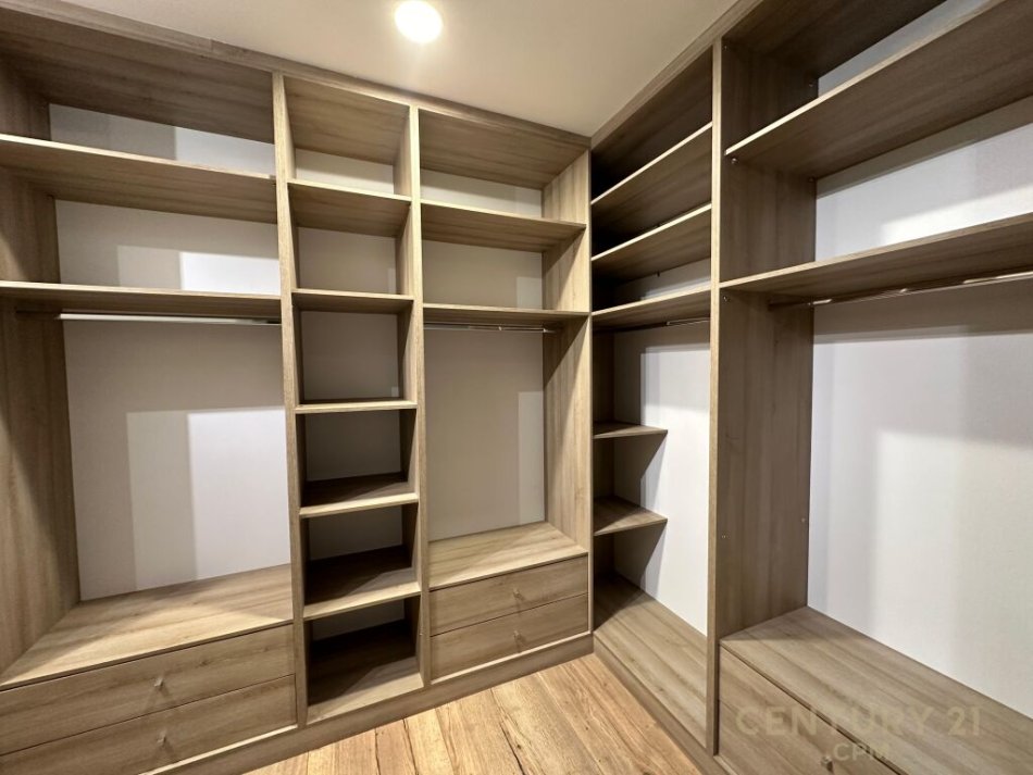Tirane, jap me qera apartament 2+1+2+POST PARKIMI , 110 m² 1.100 € (Komuna e Parisit)