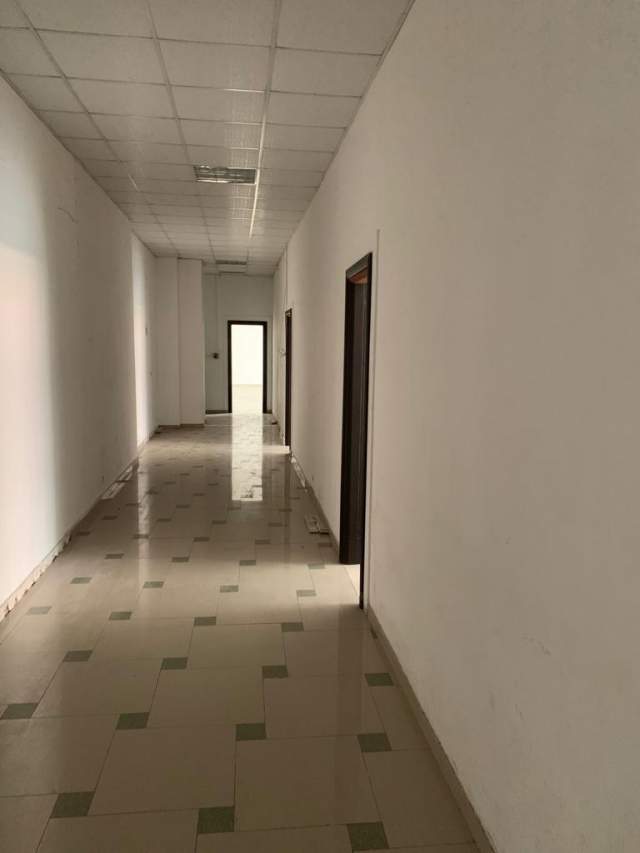 Tirane, jepet me qera ambjent biznesi Kati 2, 600 m² 3.000 Euro (Kamez)