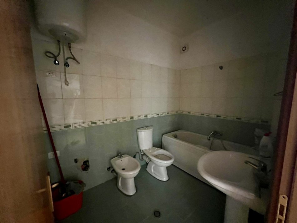 Tirane, shitet apartament 2+1+Aneks+Ballkon Kati 2, 133 m² 193.000 € (Kodra e Diellit afer Eleonores)