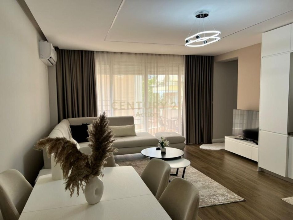 Tirane, jap me qera apartament 2+1 , 118 m² 700 € (Kodra e Diellit)