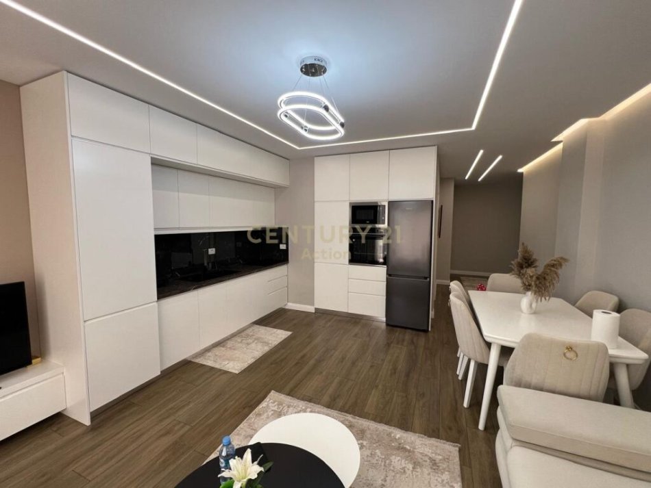 Tirane, jap me qera apartament 2+1 , 118 m² 700 € (Kodra e Diellit)