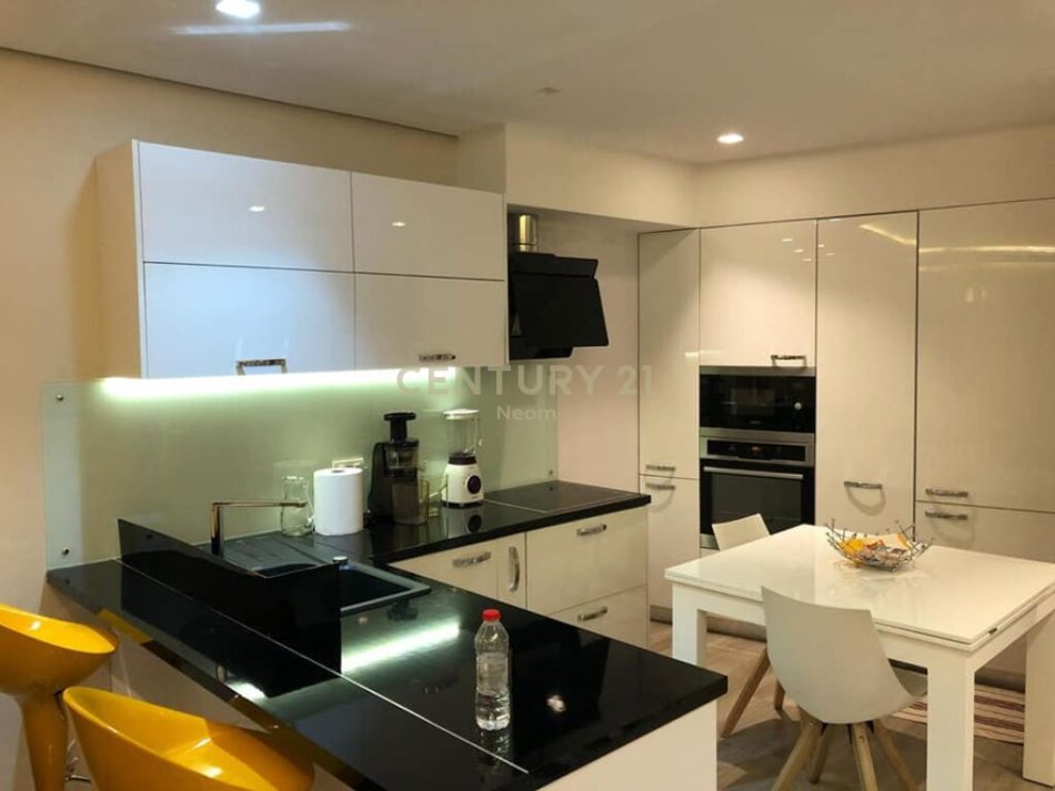 Tirane, shes apartament 2+1+POST PARKIMI , 76 m² 175.000 € (Rruga Peti, Tirane, Liqeni i Thatë)
