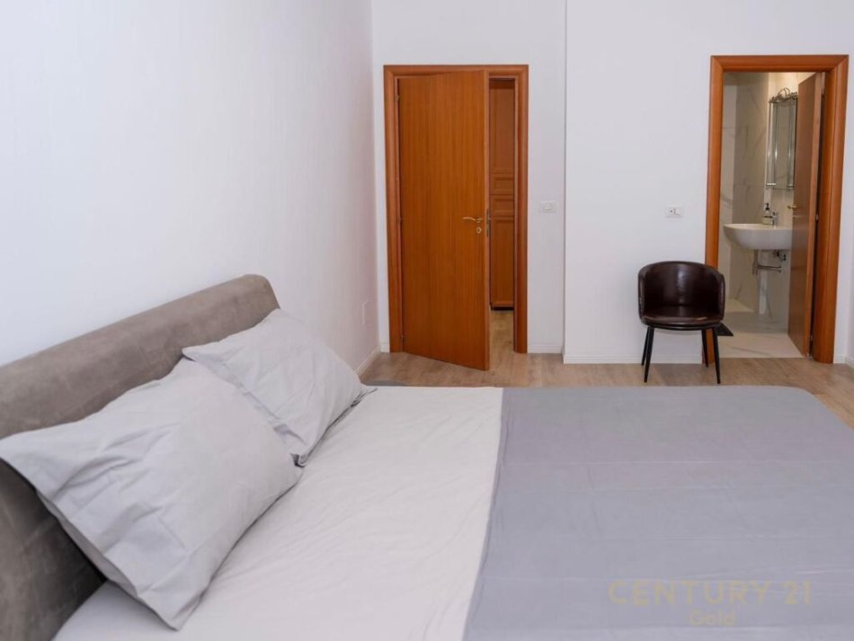 Tirane, shitet apartament 3+1 Kati 7, 144 m² 355.000 € (rruga e barrikadave)