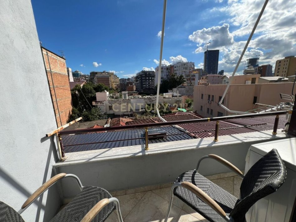 Shqiperi, jepet me qera garsonier 1+1 Kati 3, 42 m² 550 € (Rruga e Barrikadave)