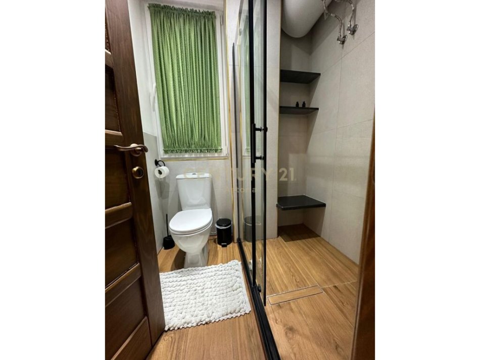 Tirane, shes apartament 3+1+4 , 193 m² 510.000 € (Ish Blloku)