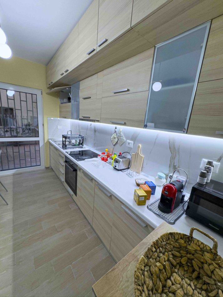 Tirane, jepet me qera Vile , 172 m² 1.100 € (Vilat Gjermane)