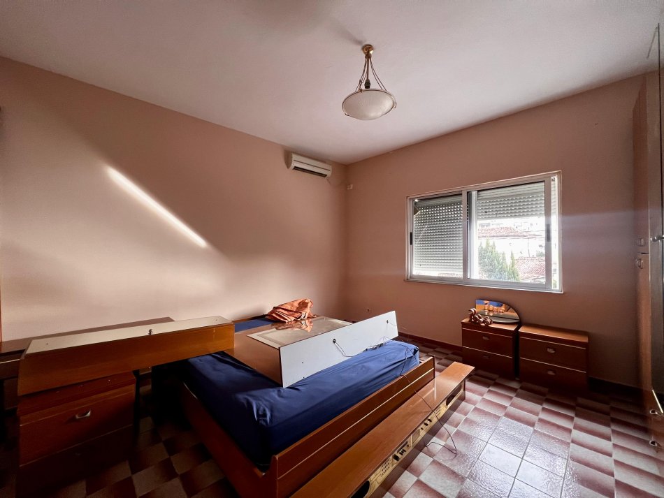 Tirane, jepet me qera Vile 3+1+Ballkon Kati 0, 160 m² 600 € (Shkolla Partizani - Tiranë)