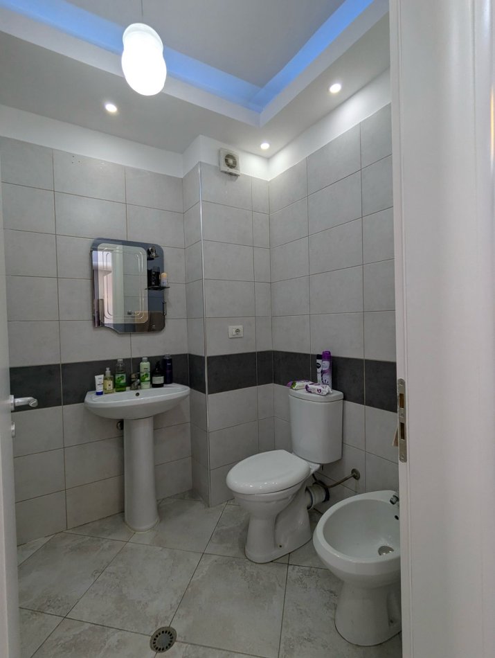 Tirane, jepet me qera apartament 1+1 Kati 5, 60 m² 500 € (Don Bosko)