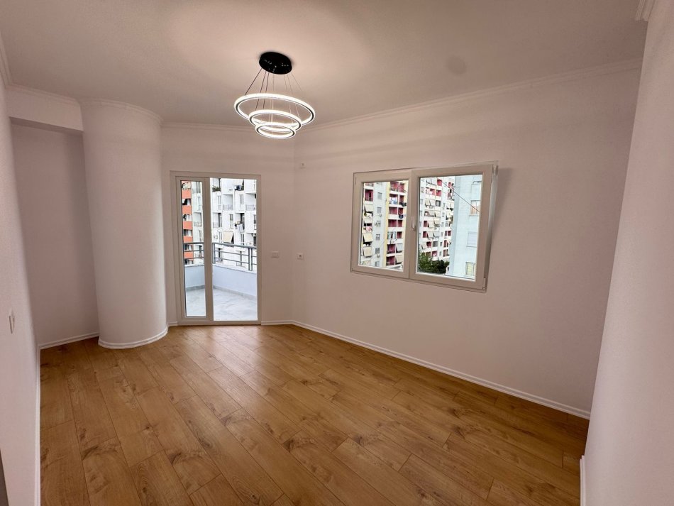 Tirane, shitet apartament 1+1+Ballkon Kati 4, 60 m² 93.000 € (Foto Xhavella)