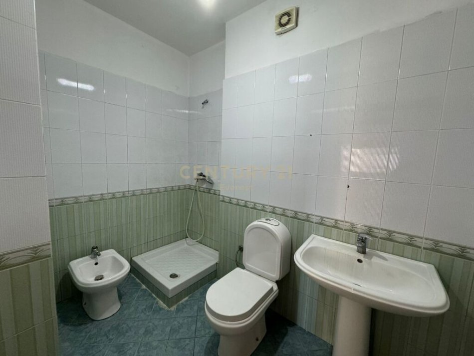 Tirane, shitet apartament 3+1+Ballkon Kati 4, 131 m² 185.000 € (DON BOSKO, SHESIM APARTAMENT 3+1 +POST PARKIMI!!)
