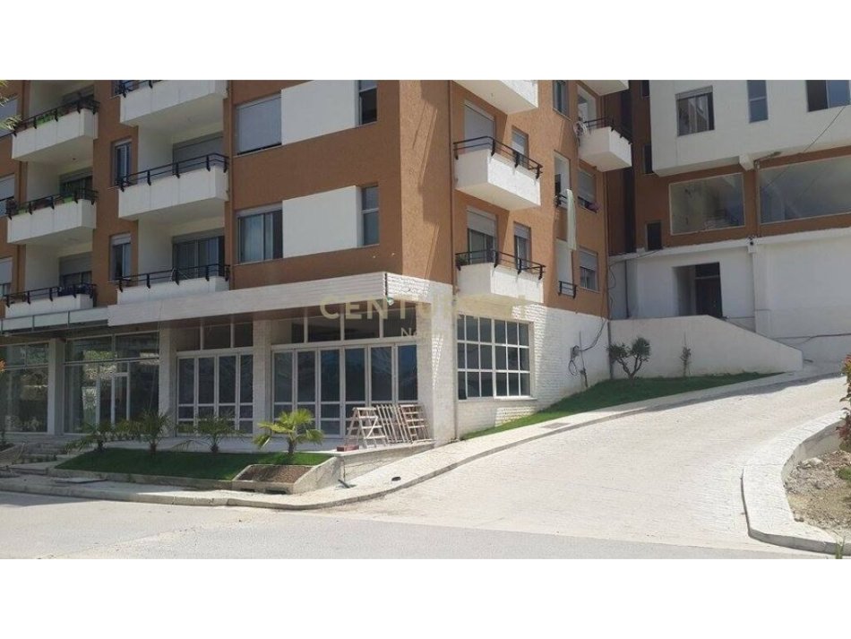Tirane, jepet me qera ambjent biznesi Kati 0, 293 m² 1.500 € (Liqeni i Thate)  Neom101630