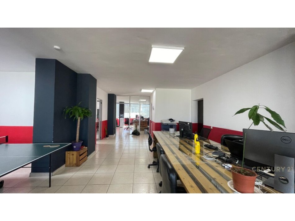 Tirane, jepet me qera ambjent biznesi Kati 6, 371 m² 2.500 € (Ish Stacioni i Trenit)