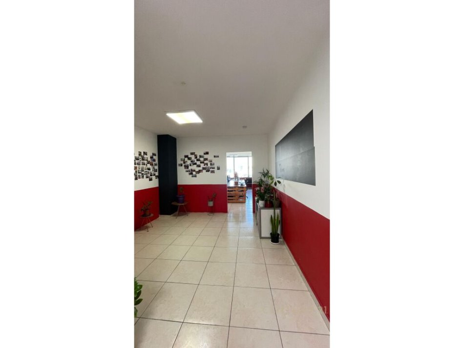 Tirane, jepet me qera ambjent biznesi Kati 6, 371 m² 2.500 € (Ish Stacioni i Trenit)
