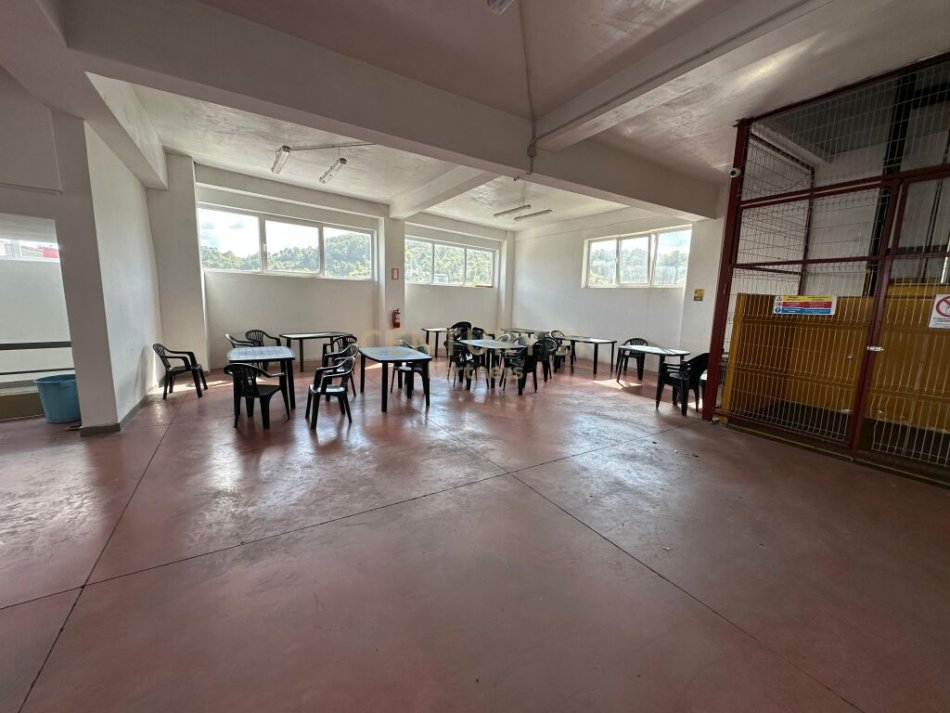 Tirane, jepet me qera magazine Kati 2, 1.600 m² 6.400 € (Prush)