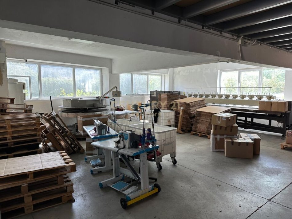 Tirane, jepet me qera magazine Kati 2, 1.600 m² 6.400 € (Prush)